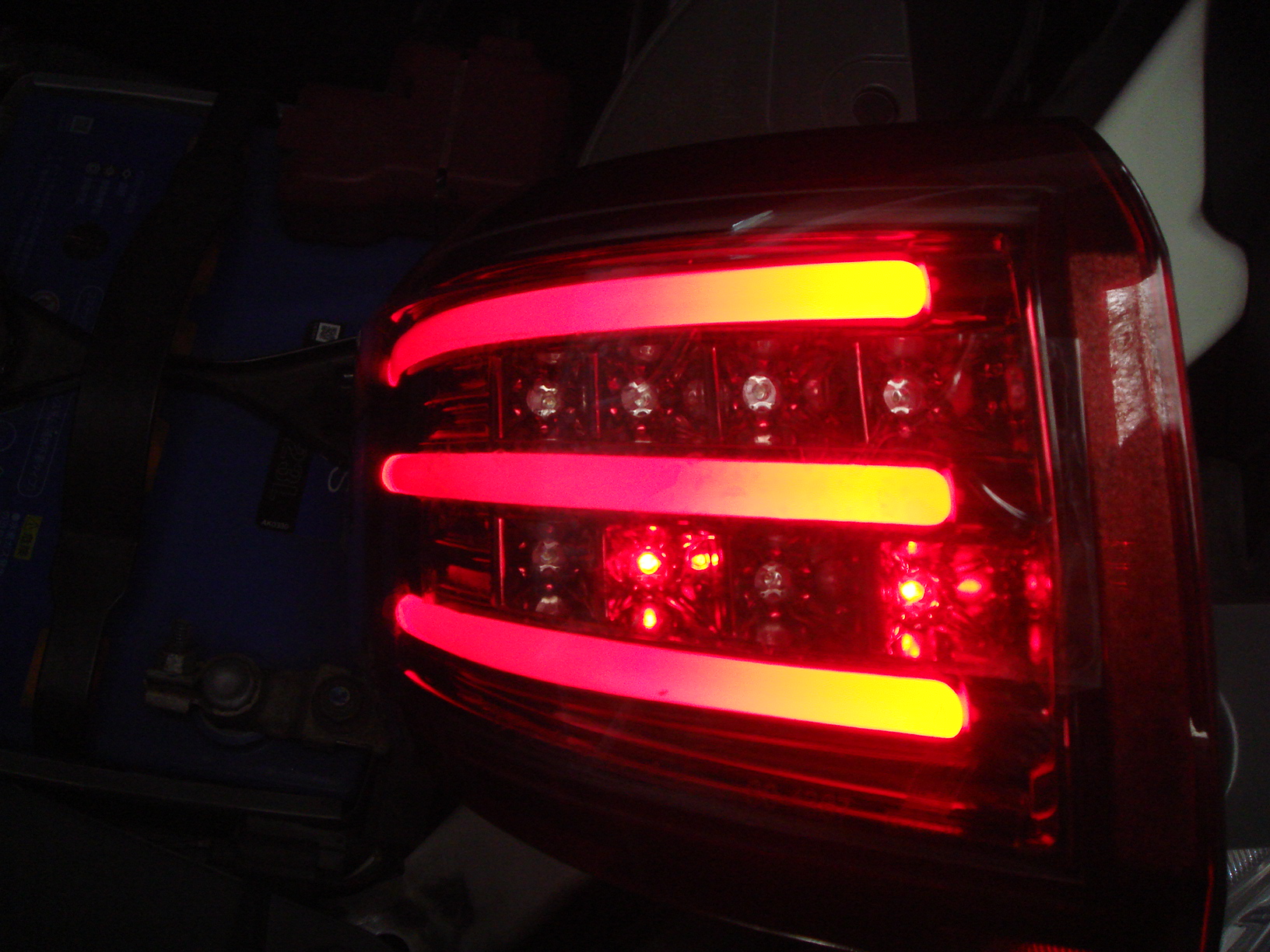 エルグランドE52 ヴァレンティ製テールランプ不点灯 | LED打ち替えと